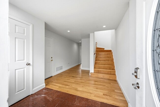 Building Photo - 407 Joost Ave