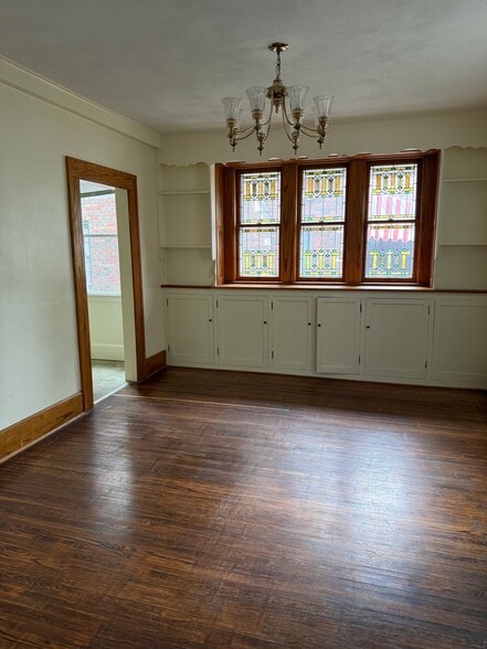 dining room - 827 N Rebecca Pl