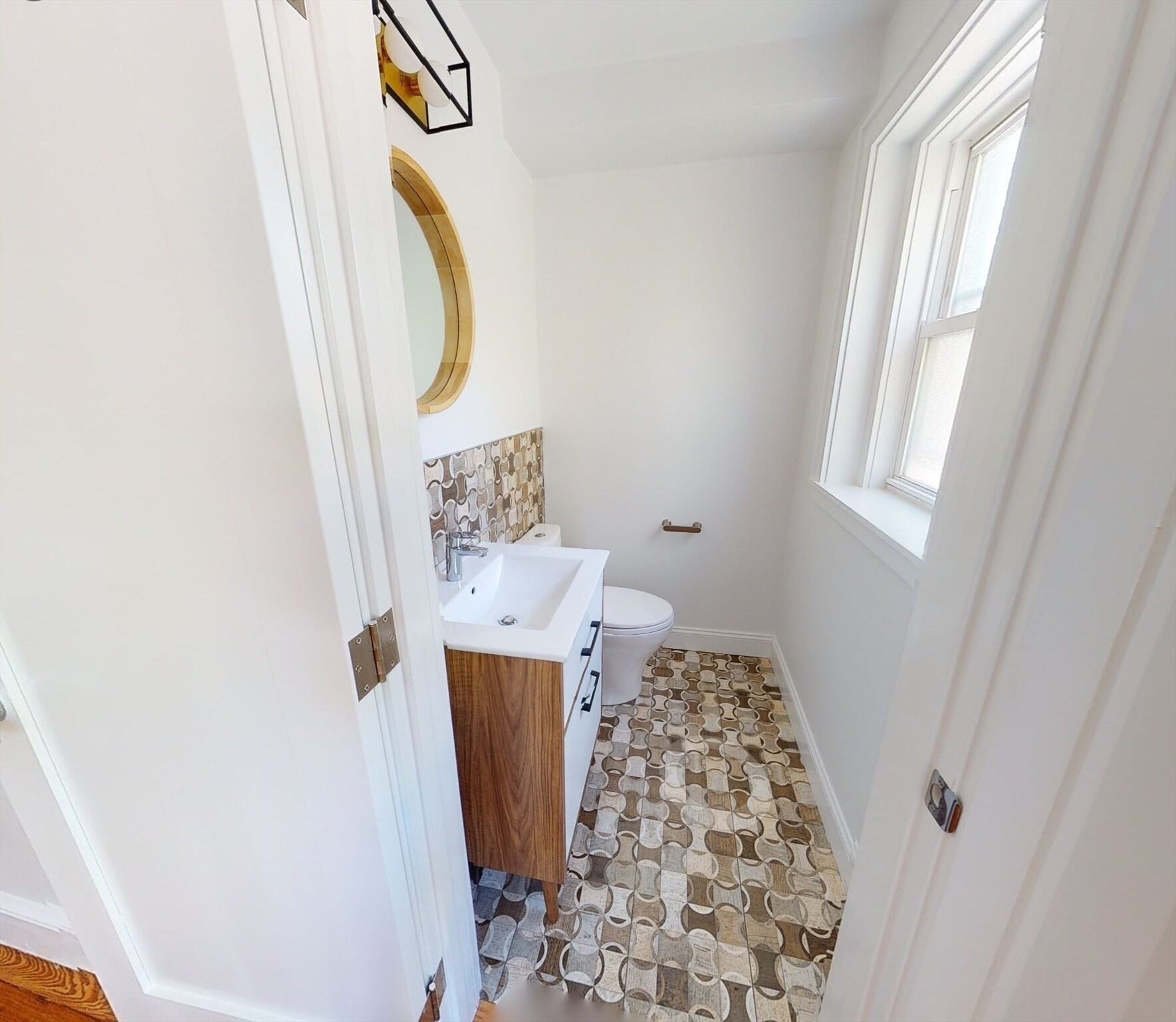 Half Bath - 15 Colbourne Cres