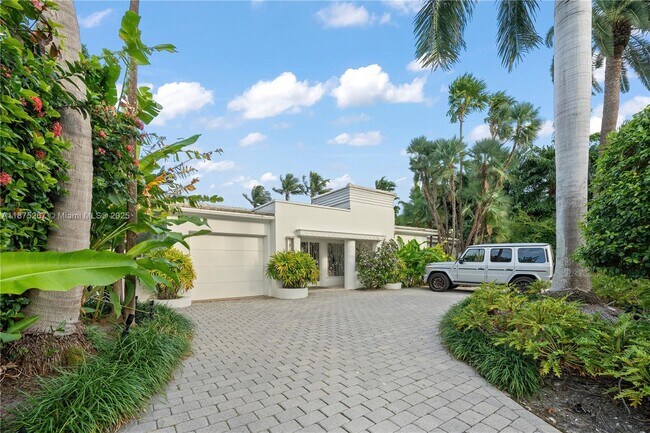 Building Photo - 625 E Dilido Dr