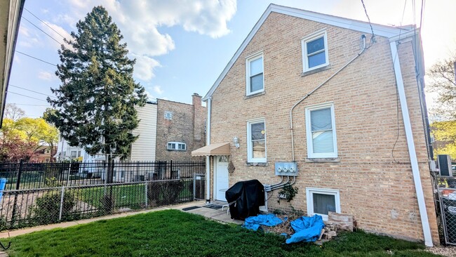 Building Photo - 4919 N Mason Ave