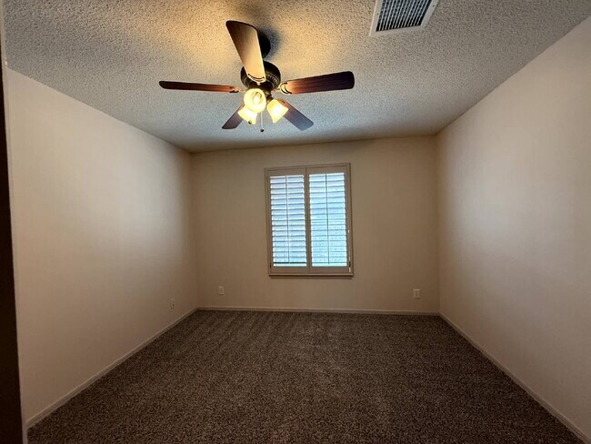 Building Photo - 317 Zenith Dr