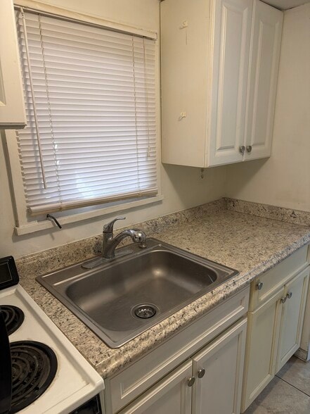 Building Photo - 209 Strawberry Ln