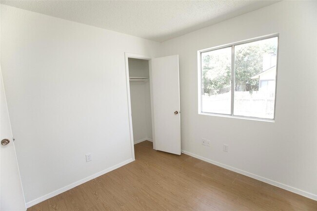 Building Photo - 2206 Spring Breeze Dr