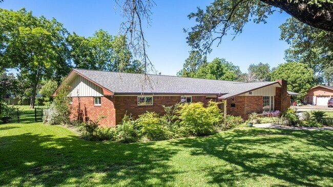 Building Photo - 616 Cannan Dr