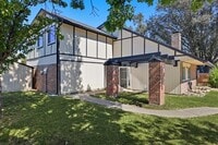 Building Photo - 1715 Southampton Dr