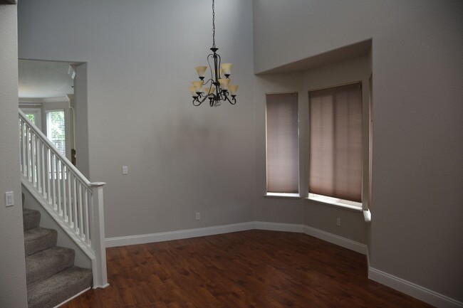 Building Photo - Sharp, clean and affordable Brentwood 3/2....