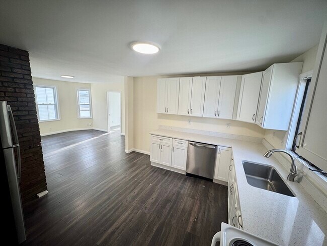 Building Photo - 55 Myrtle St