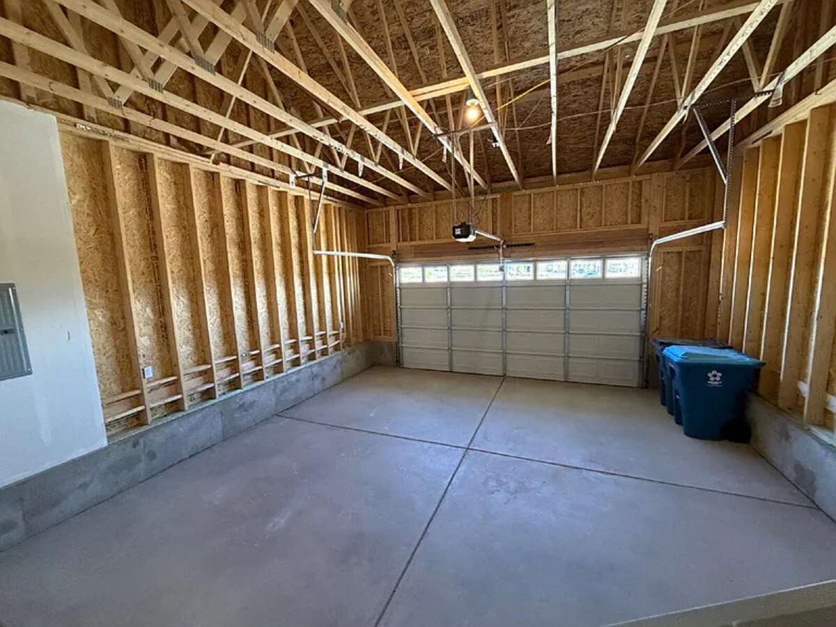 Building Photo - 21470 E 58th Ave
