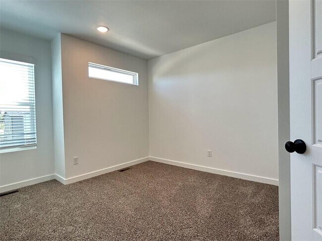 Building Photo - 960 Ventnor Ave