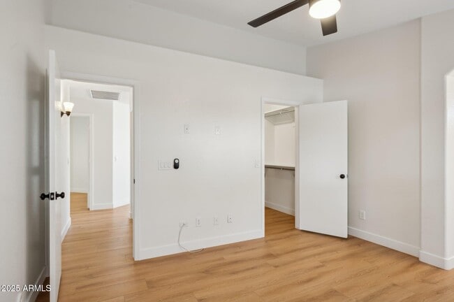 Building Photo - 2131 S Peppertree Dr