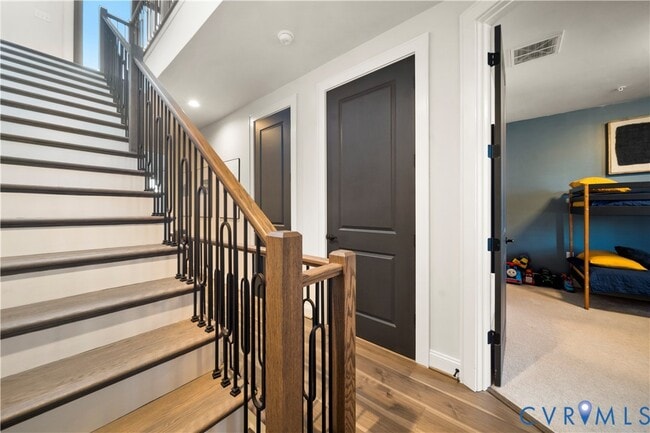 Building Photo - 441 W 7th St