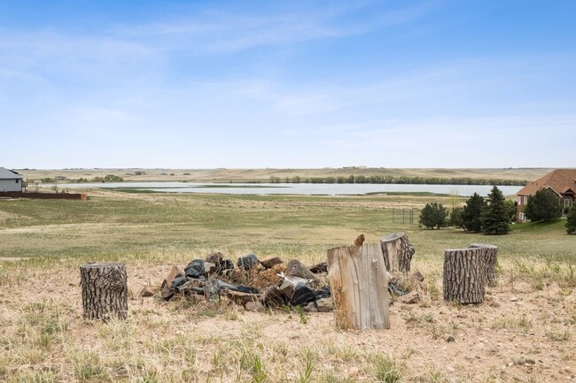 Building Photo - Executive 3-Bed Ranch Main Level - Private...