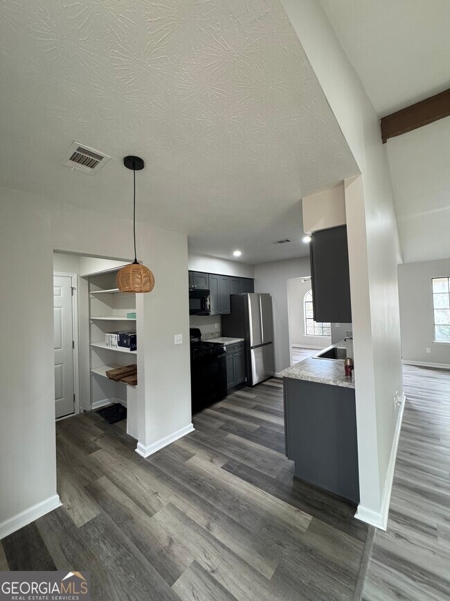 Building Photo - 3821 River Rd