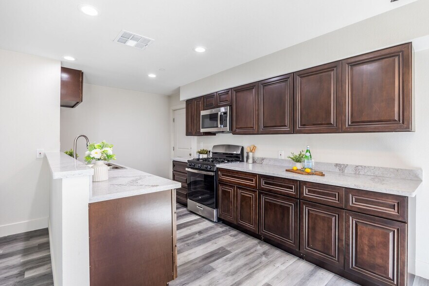 Building Photo - 2409 Cava Ct