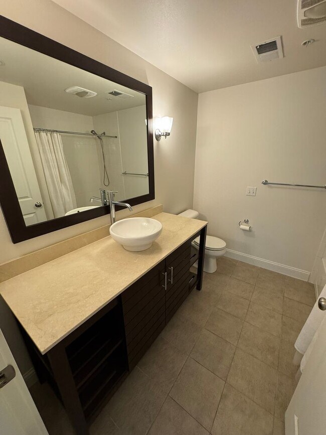 Building Photo - 2bd/1.75ba Issaquah Condo