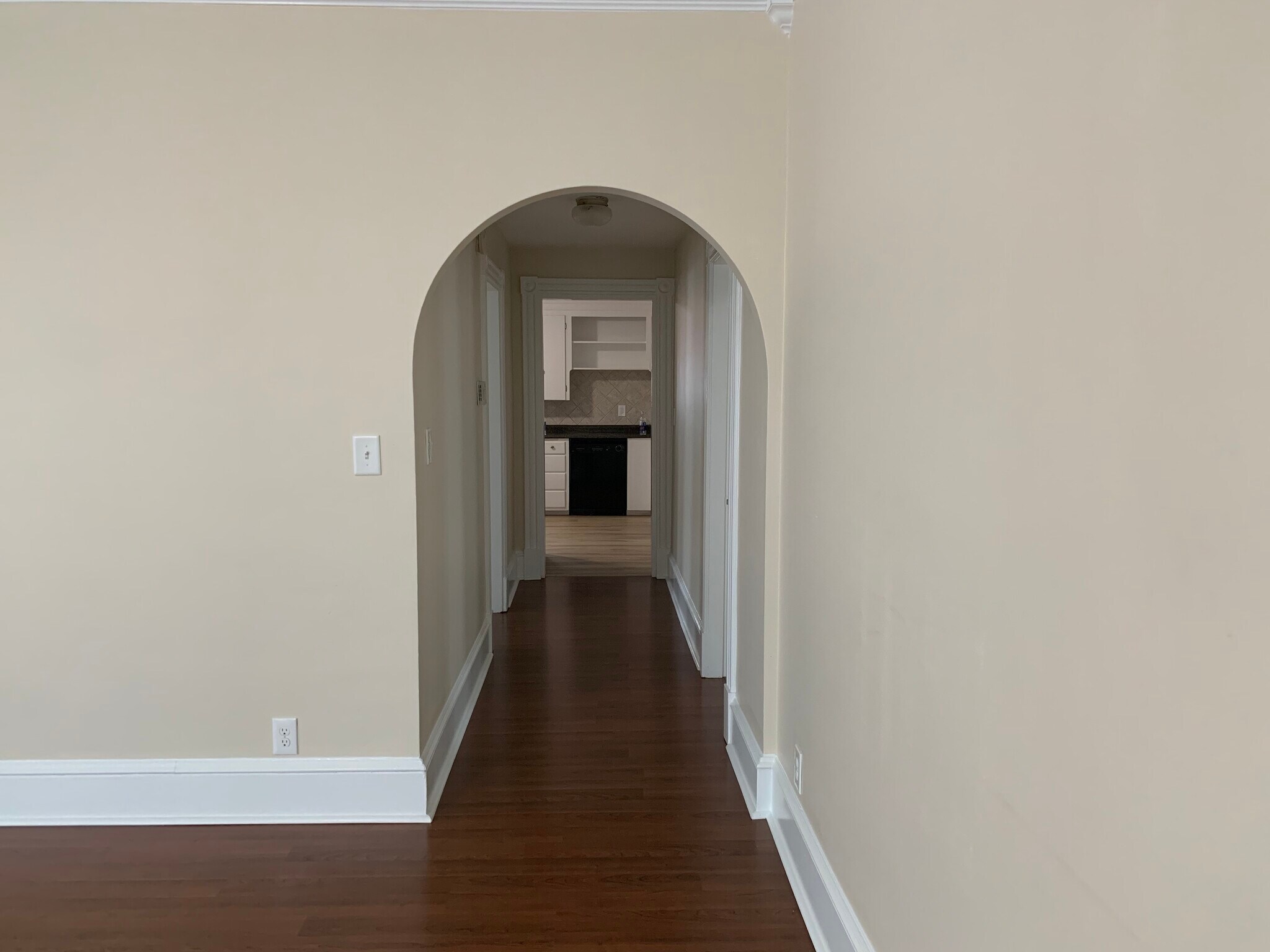 Building Photo - 8 Walnut St