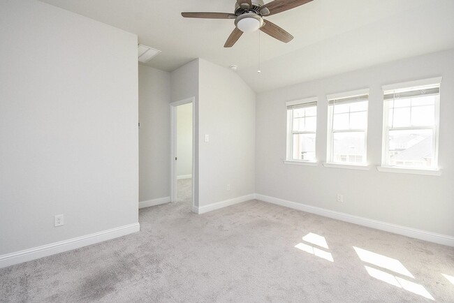 Building Photo - 2323 Birch View Ln