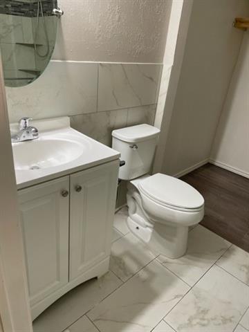 Building Photo - 9831 W Walnut St