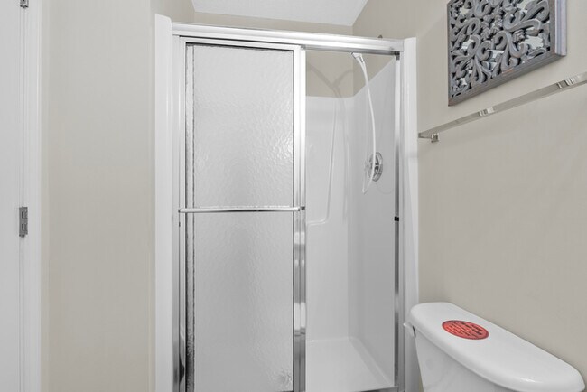 Building Photo - Furnished Rental Modern and clean