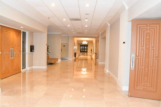 Building Photo - 1901 Brickell Ave