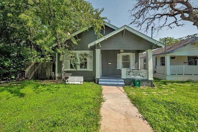 Primary Photo - Upgraded and ready 5 bed 2 bath home next ...