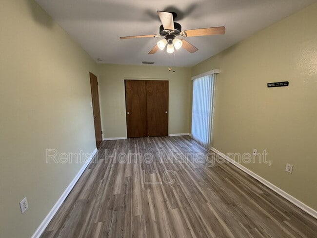 Building Photo - 811 Tangerine St