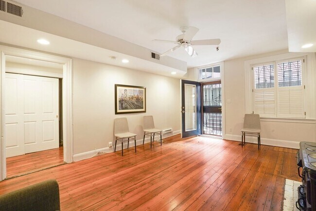 Building Photo - 296 Marlborough St