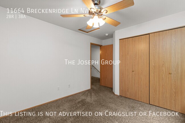 Building Photo - Centrally located 2 bed/2.5 bath in Silver...