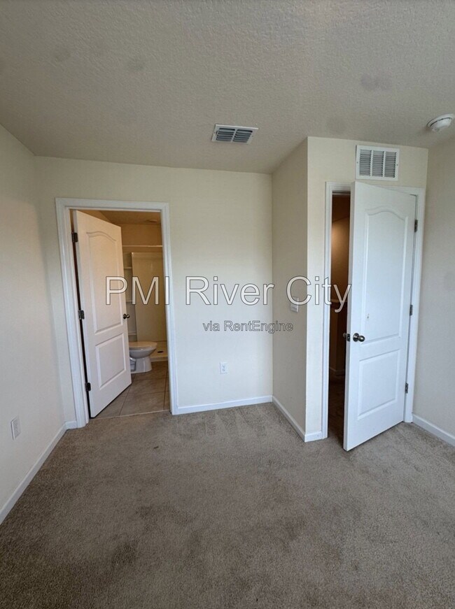 Building Photo - 523 Spanish Oaks Way