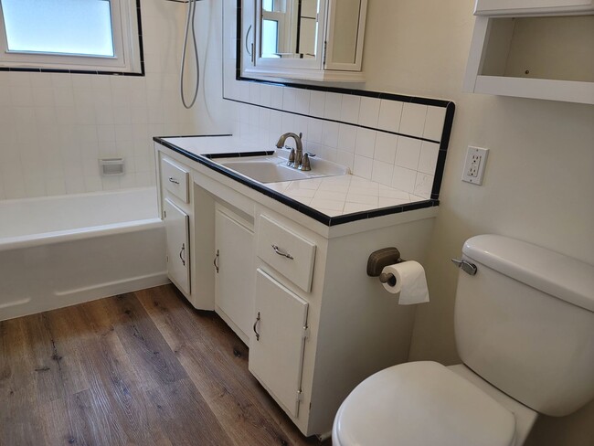 Building Photo - 422 N Shaffer St