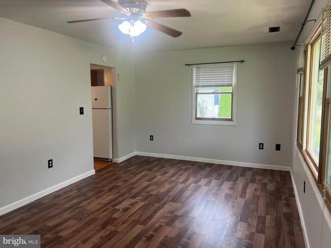 Building Photo - 211 N Brownleaf Rd
