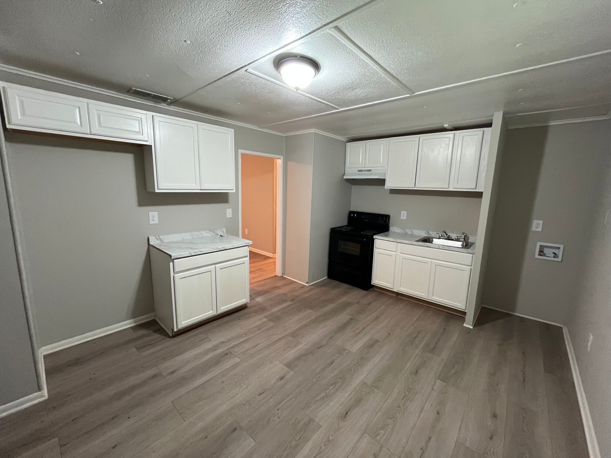 Building Photo - 5909 Leone Dr W