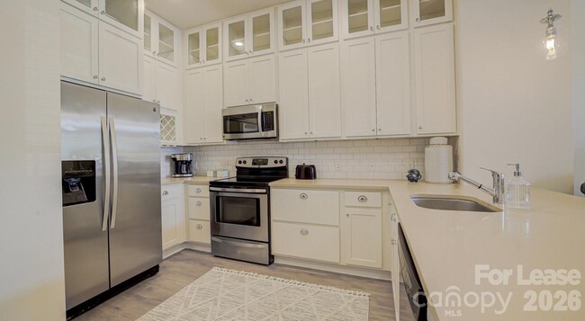 Building Photo - 16408 Holly Crest Ln