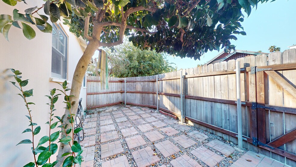 Back Yard - 587 Prescott St