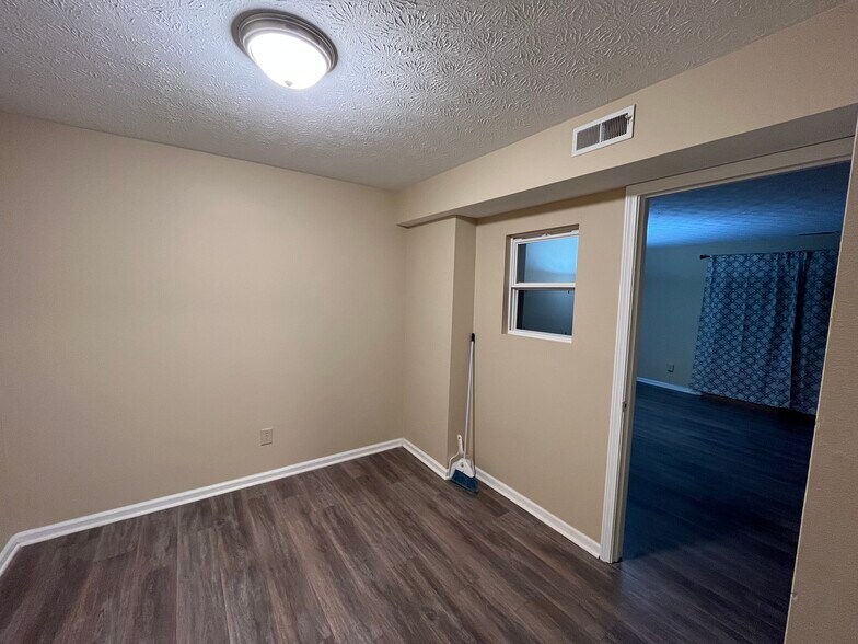 Building Photo - 1440 Slade Ave