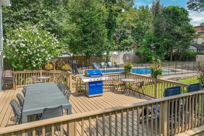 Building Photo - 139 W 4th Ave