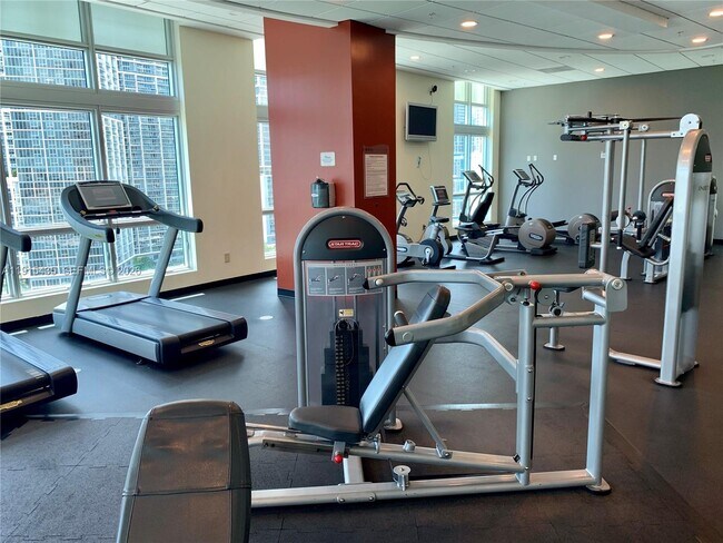 Building Photo - 300 S Biscayne Blvd