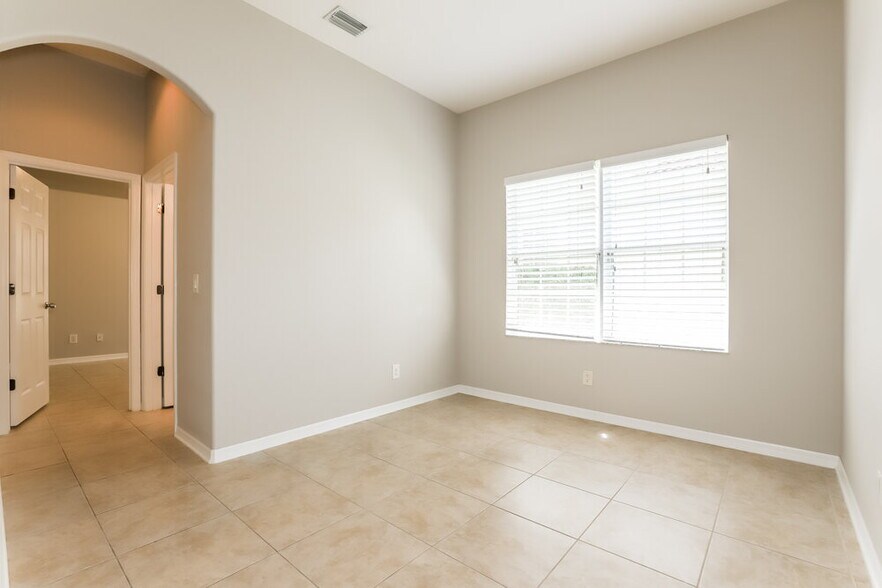 Building Photo - 8229 Santa Rosa Ct