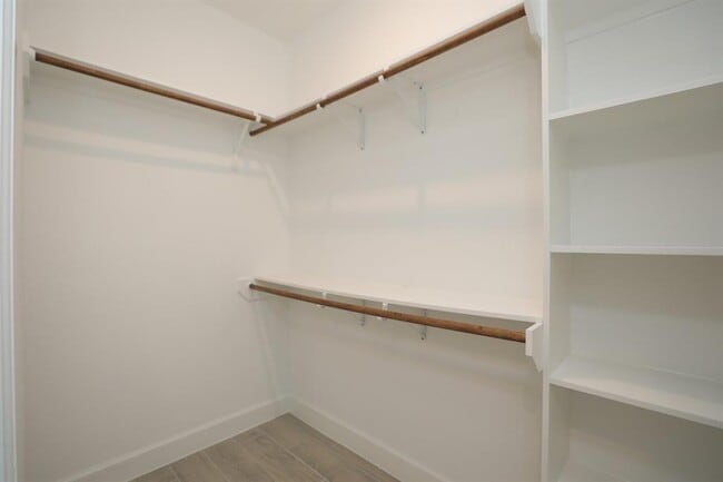 Building Photo - 322 S Amherst Dr