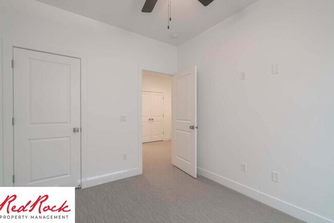 Building Photo - 3 Bedroom Townhome in Washington Fields wi...