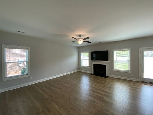 Building Photo - 6260 Kershaw Mdws Rd