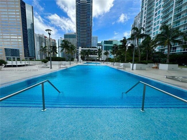 Building Photo - 950 Brickell Bay Dr