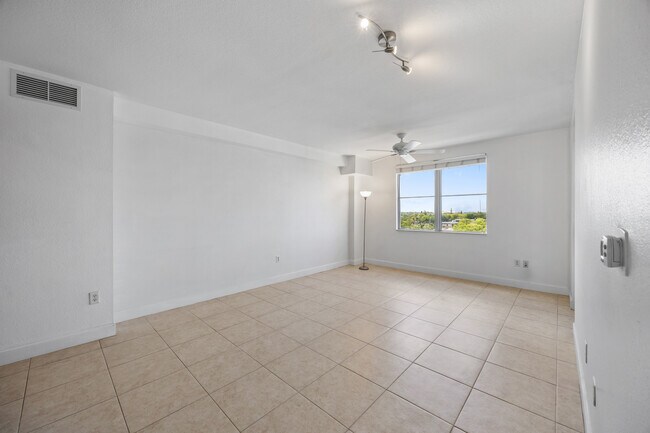 Building Photo - 1830 Radius Dr