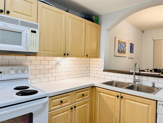 Building Photo - 8826 W Flagler St