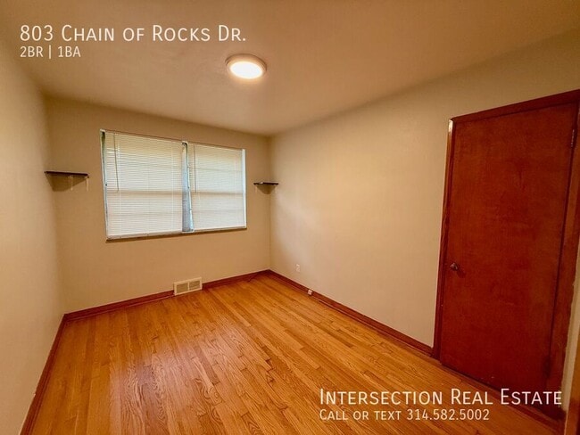 Building Photo - 803 Chain of Rocks Dr