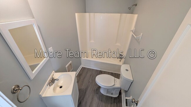 Building Photo - Cozy 1-Bed, 1-Bath Home w/ Laundry Hookups!