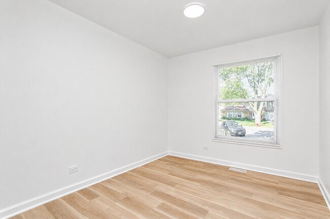 Building Photo - 7777 Ramsgate Cir S