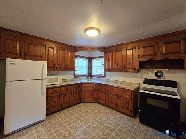 Building Photo - 2813 Clarendon Dr