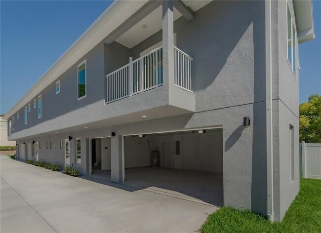 Building Photo - 310 Hibiscus St